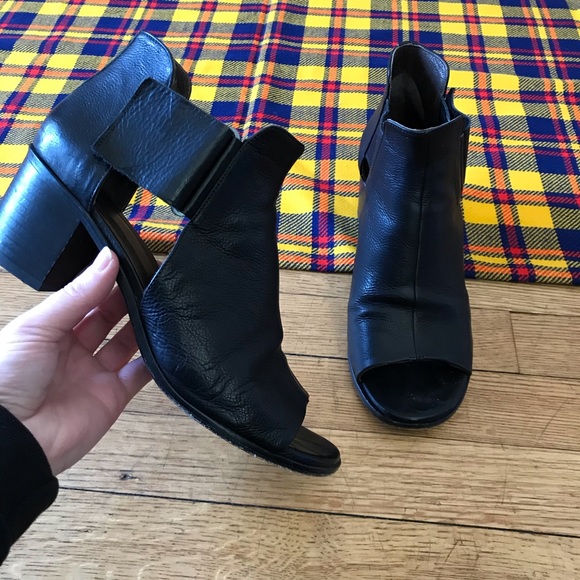 Coclico Zephira Black Cutout Heel Sandal Velcro - Picture 2 of 8